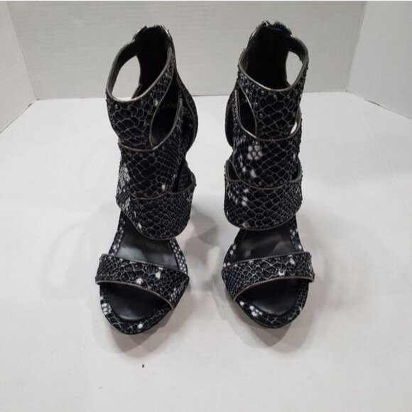 BCBGMaxAzria Freeda Cutout Studded Sandals Size 7.5 B - Picture 3 of 14